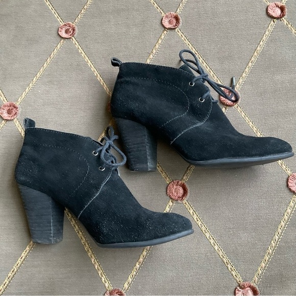 Lucky Boots Suede Ankle High Heel Black (7.5) - Picture 4 of 9